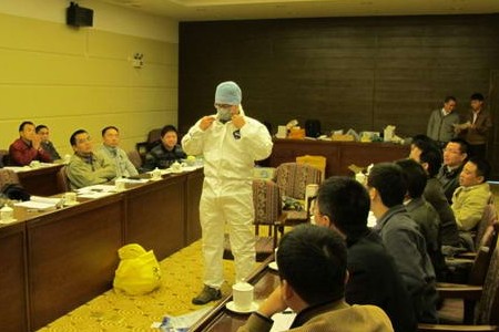 現(xiàn)場(chǎng)教大家如何正確使用個(gè)人防護(hù)用品